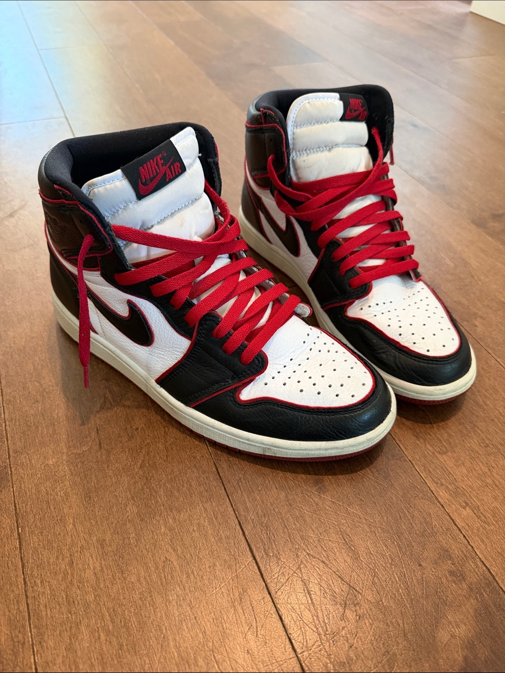 Jordan 1 Retro High OG Bloodline 2019 Black White Red 555088-062 Men’s Size 10.5